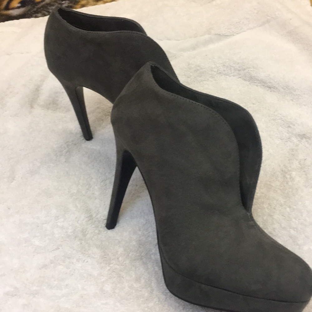 Shoes - Picture 2 of 3